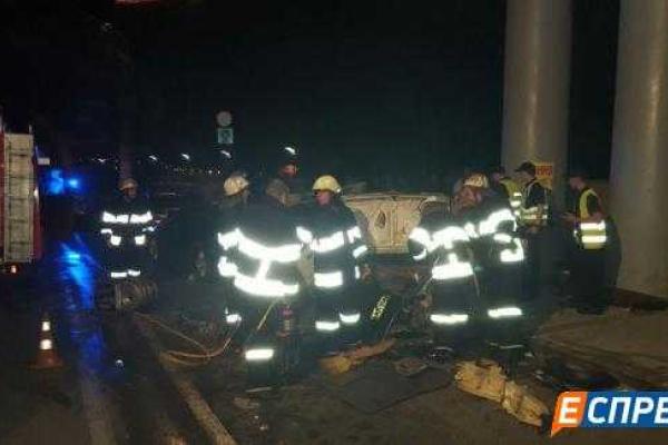 Страшное ДТП в Киеве произошло с участием посольского автомобиля Страшное ДТП в Киеве произошло с участием посольского автомобиля