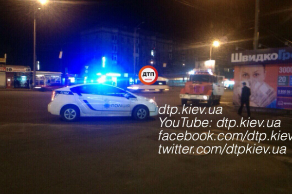 В Киеве продуктовый киоск сгорел за считанные минуты