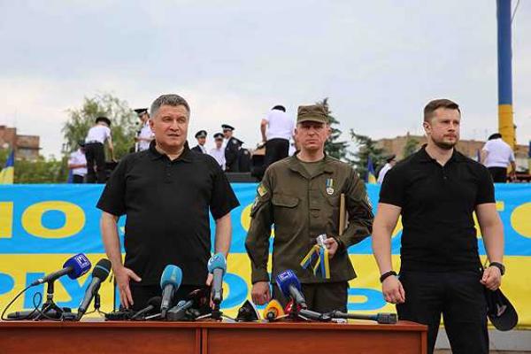 В Мариуполе отпраздновали вторую годовщину освобождения от боевиков "ДНР"