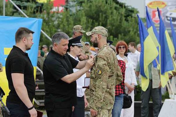 В Мариуполе отпраздновали вторую годовщину освобождения от боевиков "ДНР"