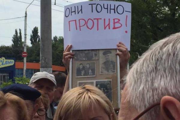 Митинг одесситов против переименования проспекта едва не закончился дракой Митинг одесситов против переименования проспекта едва не закончился дракой