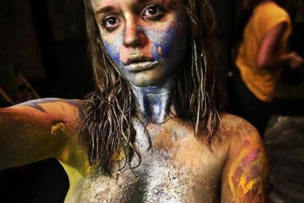 17-летняя дочь певицы Славы шокировала фанатов "голыми" снимками