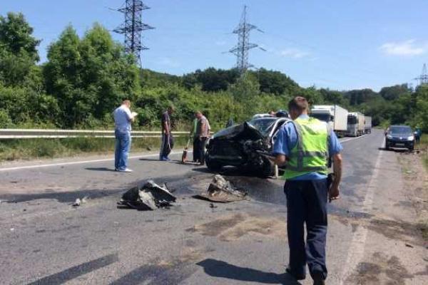 Жуткое ДТП на Закарпатье: 2 человека погибли страшной смертью Жуткое ДТП на Закарпатье: 2 человека погибли страшной смертью