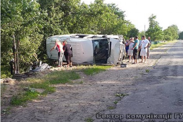 На Волыни подростки разбились на угнанном авто: 15-летний водитель в реанимации
