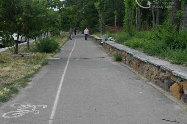 В Мариуполе полицейский хотел остановить драку, но получил серьезное ножевое ранение В Мариуполе полицейский хотел остановить драку, но получил серьезное ножевое ранение