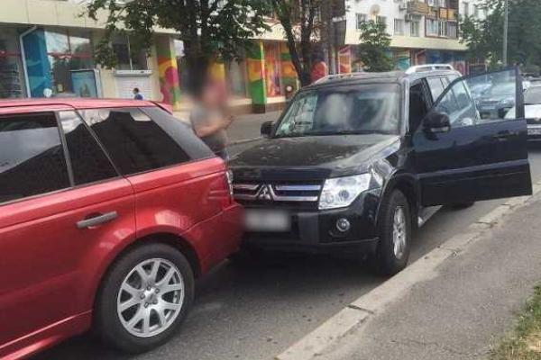 В Киеве неизвестные жестоко расстреляли мужчину В Киеве неизвестные жестоко расстреляли мужчину