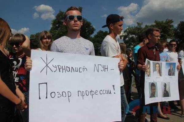 В Луганске «наказали» журналистов, выехавших из оккупированного города в 2014 году В Луганске «наказали» журналистов, выехавших из оккупированного города в 2014 году