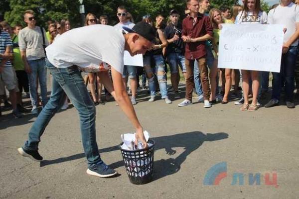 В Луганске «наказали» журналистов, выехавших из оккупированного города в 2014 году В Луганске «наказали» журналистов, выехавших из оккупированного города в 2014 году