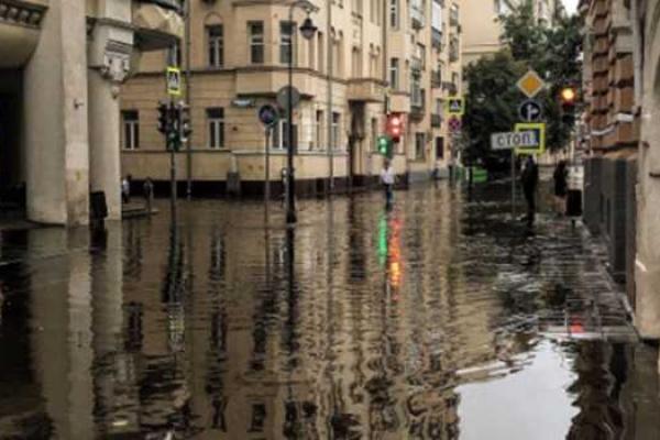 Москва ушла под воду из-за сильнейших ливней Москва ушла под воду из-за сильнейших ливней