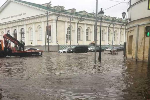 Москва ушла под воду из-за сильнейших ливней Москва ушла под воду из-за сильнейших ливней