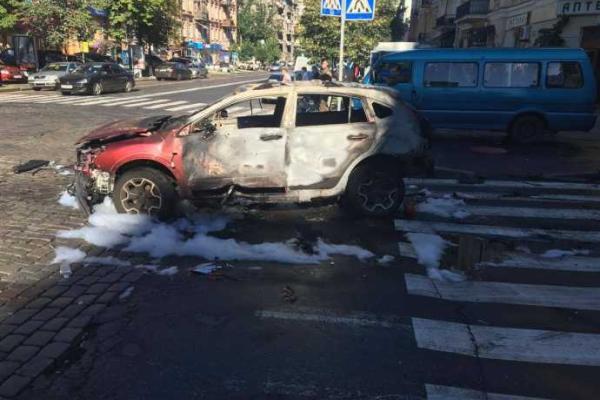 В Киеве в результате взрыва автомобиля погиб известный журналист В Киеве в результате взрыва автомобиля погиб известный журналист