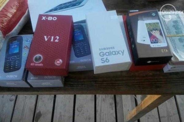 На КПВВ вблизи Мариуполя пограничники задержали супругов, которые хотели вывезти в "ДНР" более 40 тысяч гривен На КПВВ вблизи Мариуполя пограничники задержали супругов, которые хотели вывезти в "ДНР" более 40 тысяч гривен