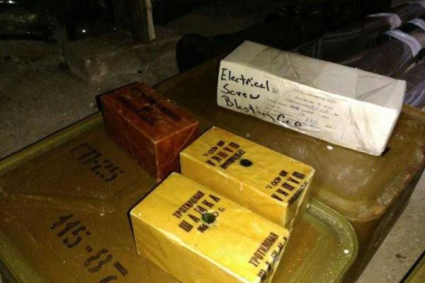 В одном из гаражей Бердянска обнаружен склад боеприпасов
