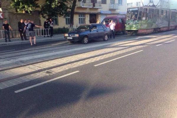 Во Львове сбили несовершеннолетнего ребенка Во Львове сбили несовершеннолетнего ребенка