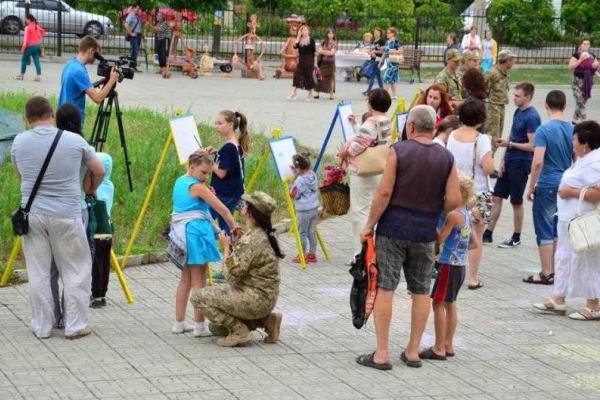 В Северодонецке провели акцию "Армия - детям"