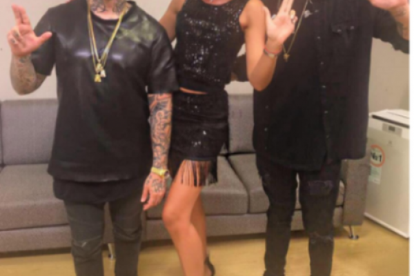 Пользователи Сети высмеяли фото Ольги Бузовой с Тимати и Егором Кридом