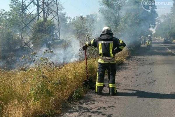 В Мариуполе в районе рынка "Азовский" случился пожар