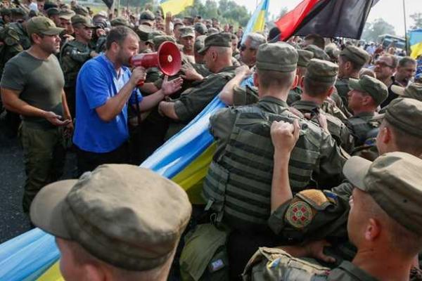 Протесты против "крестного хода" под Киевом: опубликованы фото Протесты против "крестного хода" под Киевом: опубликованы фото