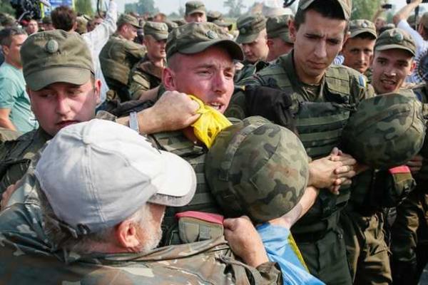 Протесты против "крестного хода" под Киевом: опубликованы фото Протесты против "крестного хода" под Киевом: опубликованы фото