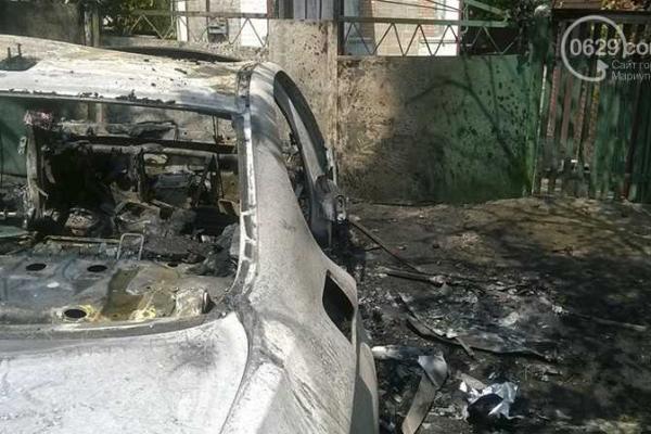 В Мариуполе дотла сгорела иномарка