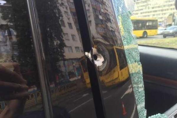 В Киеве неизвестные жестоко расстреляли мужчину В Киеве неизвестные жестоко расстреляли мужчину