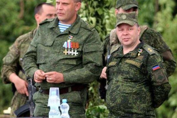 Захарченко похвалил боевиков за стрельбу по виртуальному врагу Захарченко похвалил боевиков за стрельбу по виртуальному врагу