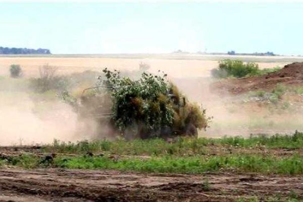 Захарченко похвалил боевиков за стрельбу по виртуальному врагу Захарченко похвалил боевиков за стрельбу по виртуальному врагу