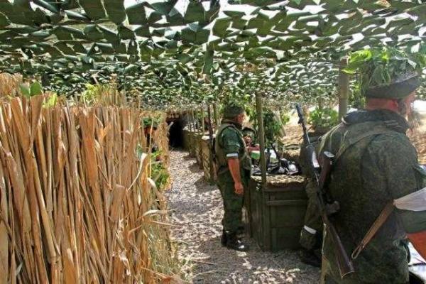 Захарченко похвалил боевиков за стрельбу по виртуальному врагу Захарченко похвалил боевиков за стрельбу по виртуальному врагу