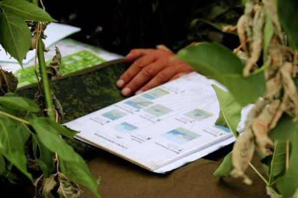 Захарченко похвалил боевиков за стрельбу по виртуальному врагу Захарченко похвалил боевиков за стрельбу по виртуальному врагу