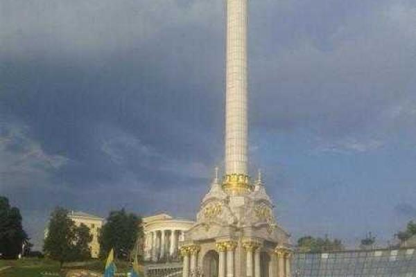 В Киеве проводят митинг в поддержку участников АТО В Киеве проводят митинг в поддержку участников АТО