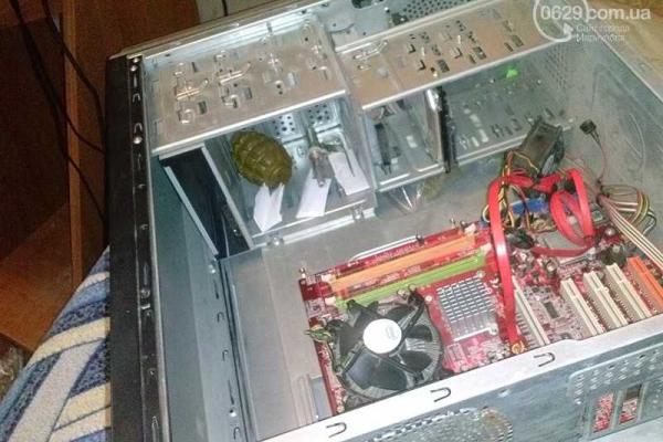 Житель Мариуполя хранил гранату и наркотики в системном блоке компьютера Житель Мариуполя хранил гранату и наркотики в системном блоке компьютера