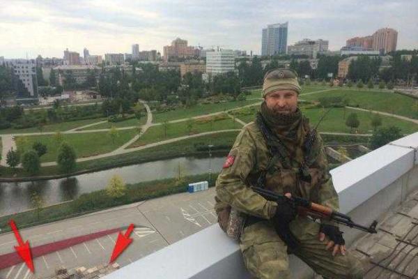 В Донецке разгрузку гуманитарной помощи прикрывают снайперы - соцсети В Донецке разгрузку гуманитарной помощи прикрывают снайперы - соцсети