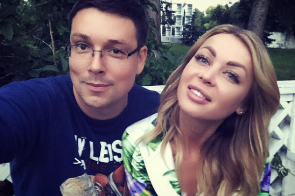 Звезда шоу "Дом-2" показал публике свою новую избранницу