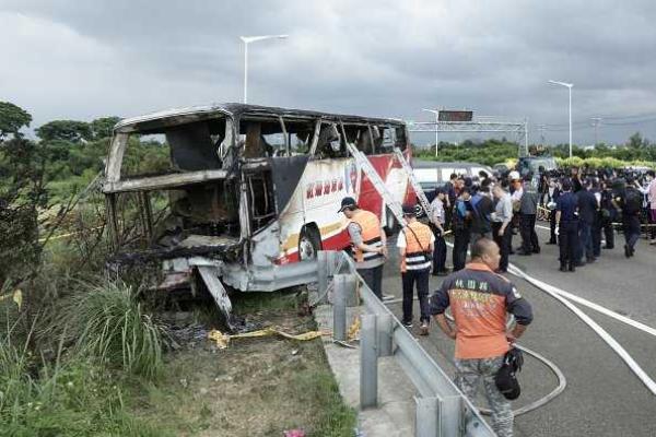 Жуткий инцидент в Тайване: туристы сгорели заживо прямо в автобусе Жуткий инцидент в Тайване: туристы сгорели заживо прямо в автобусе