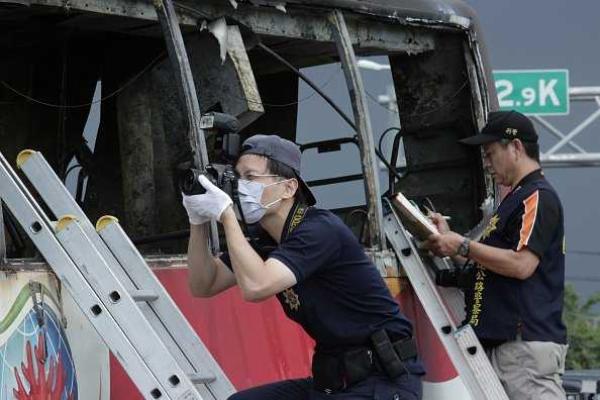 Жуткий инцидент в Тайване: туристы сгорели заживо прямо в автобусе Жуткий инцидент в Тайване: туристы сгорели заживо прямо в автобусе
