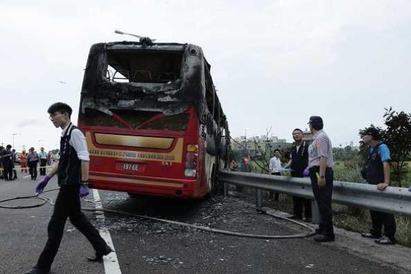 Жуткий инцидент в Тайване: туристы сгорели заживо прямо в автобусе Жуткий инцидент в Тайване: туристы сгорели заживо прямо в автобусе