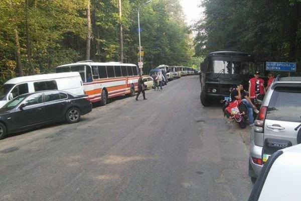 В лесу под Киевом - огромное количество вооруженных силовиков, - СМИ В лесу под Киевом - огромное количество вооруженных силовиков, - СМИ