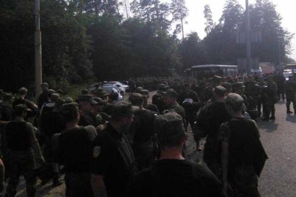 В лесу под Киевом - огромное количество вооруженных силовиков, - СМИ В лесу под Киевом - огромное количество вооруженных силовиков, - СМИ