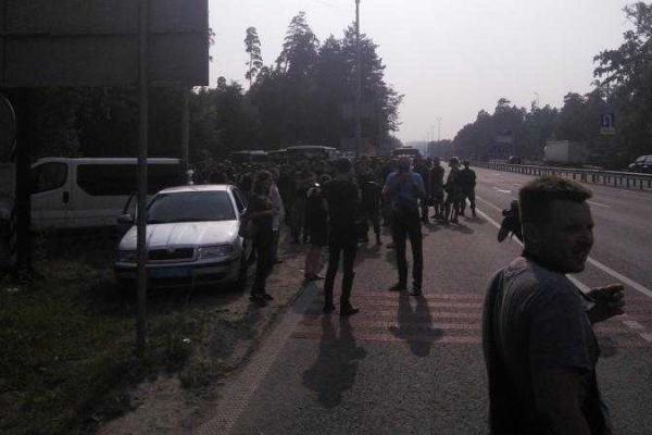 В лесу под Киевом - огромное количество вооруженных силовиков, - СМИ В лесу под Киевом - огромное количество вооруженных силовиков, - СМИ