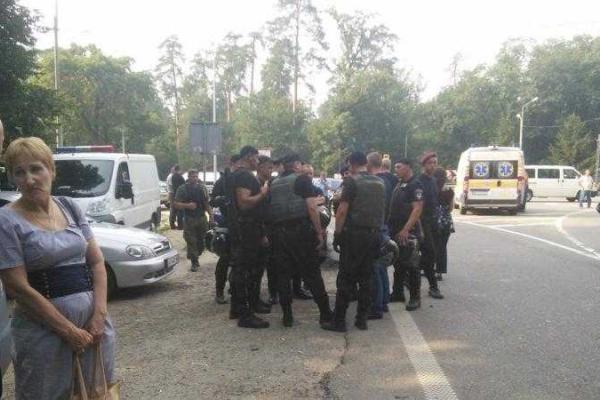 В лесу под Киевом - огромное количество вооруженных силовиков, - СМИ В лесу под Киевом - огромное количество вооруженных силовиков, - СМИ