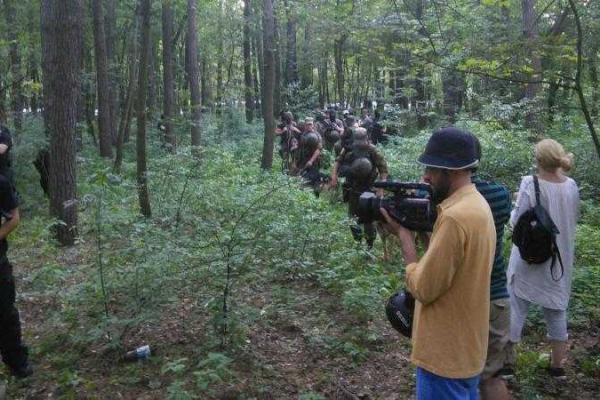 В лесу под Киевом - огромное количество вооруженных силовиков, - СМИ В лесу под Киевом - огромное количество вооруженных силовиков, - СМИ