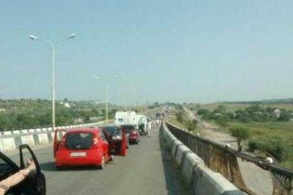 В соцсети показали огромные очереди на КПВВ: в Новотроицком и Марьинке коллапс