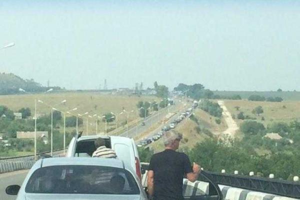 В соцсети показали огромные очереди на КПВВ: в Новотроицком и Марьинке коллапс