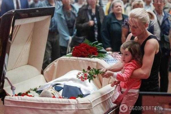 Опубликованы фото прощания с журналистом Павлом Шереметом