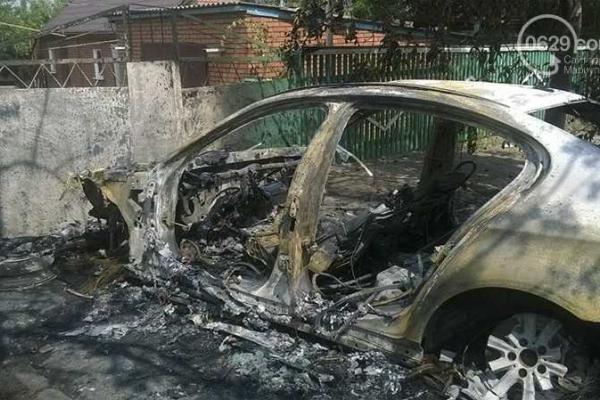 В Мариуполе дотла сгорела иномарка