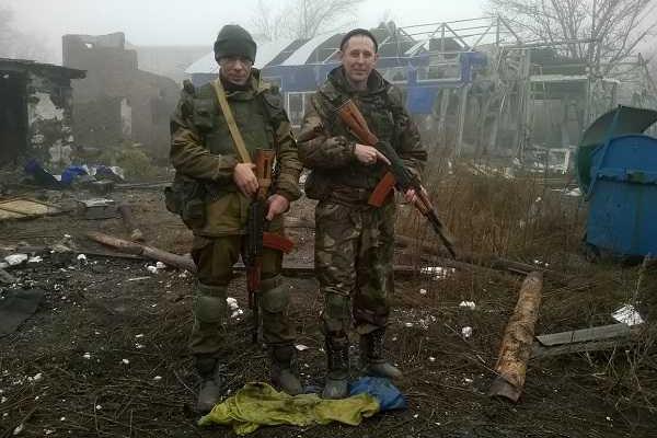 Под Горловкой погиб боевик из Москвы, топтавший ногами флаг Украины