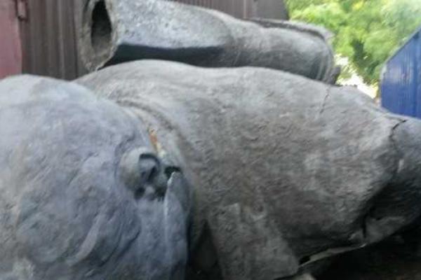 В Мариуполе демонтированные памятники Ленину покоятся на кладбище В Мариуполе демонтированные памятники Ленину покоятся на кладбище