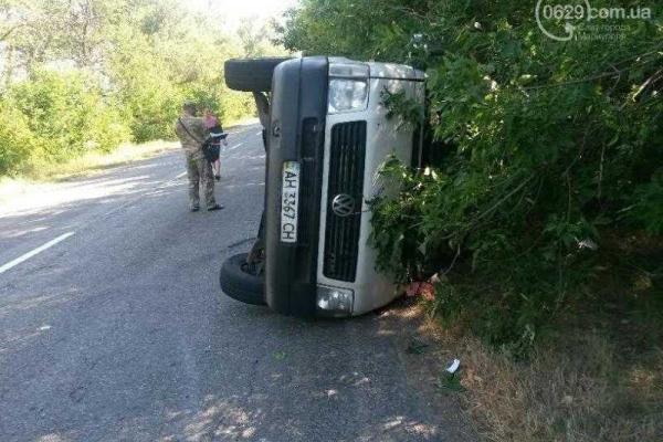 ДТП под Мариуполем: на полной скорости перевернулся микроавтобус, есть пострадавшие ДТП под Мариуполем: на полной скорости перевернулся микроавтобус, есть пострадавшие