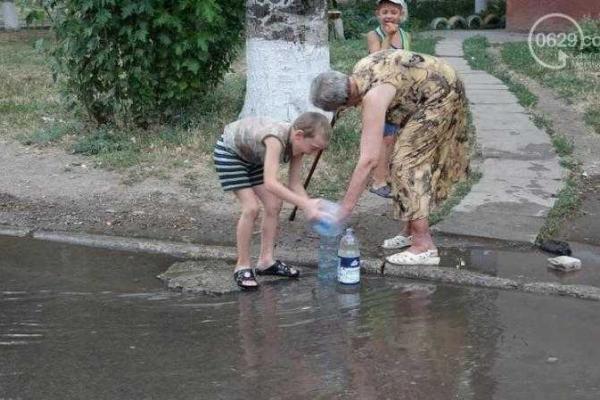 В Мариуполе случилась авария: огромное количество воды превратило улицы в реки