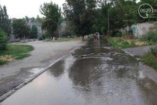 В Мариуполе случилась авария: огромное количество воды превратило улицы в реки